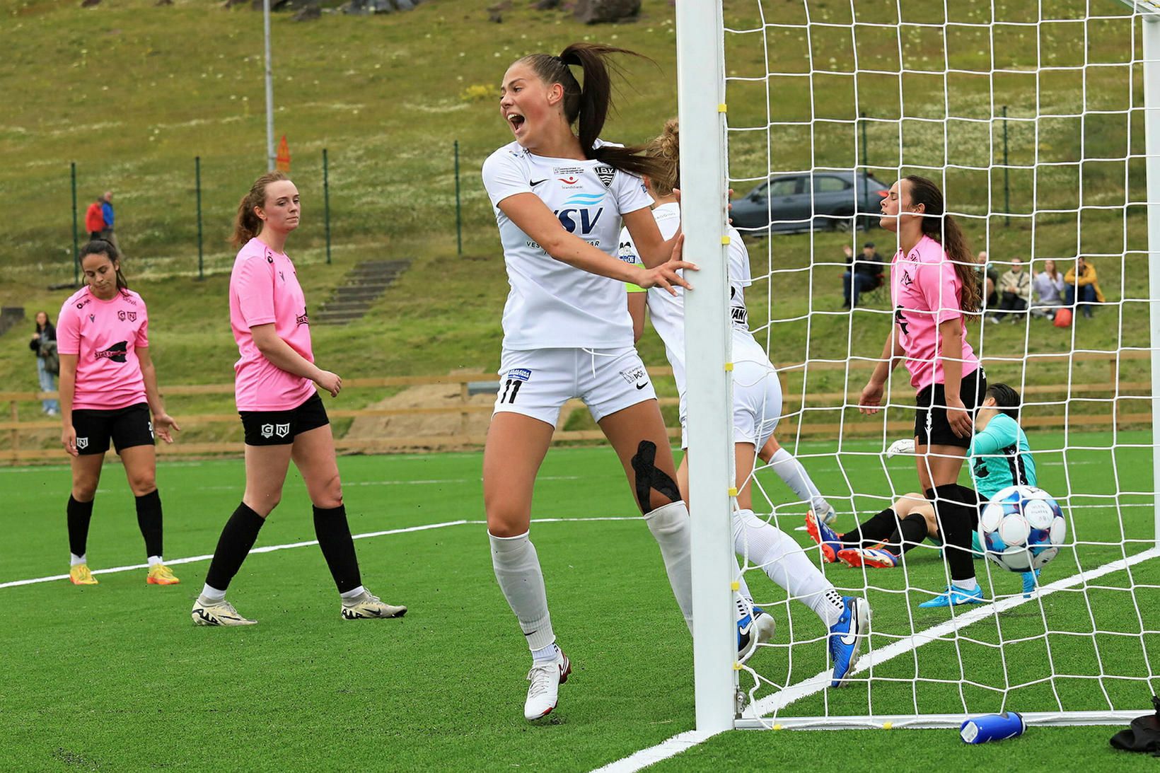 Tekur slaginn með nýliðunum